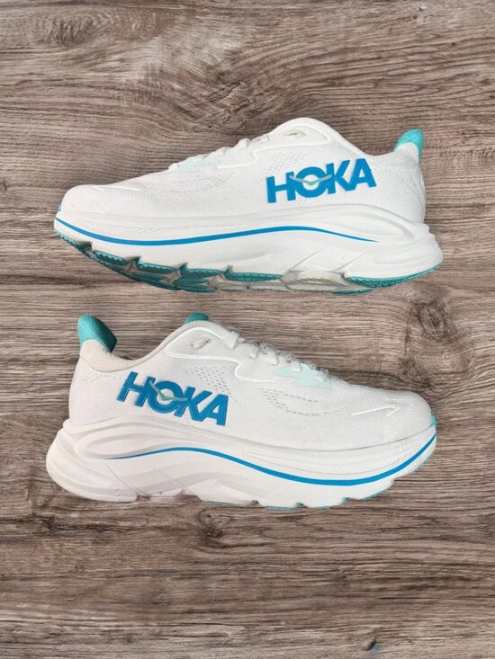 Athletic_Shoes